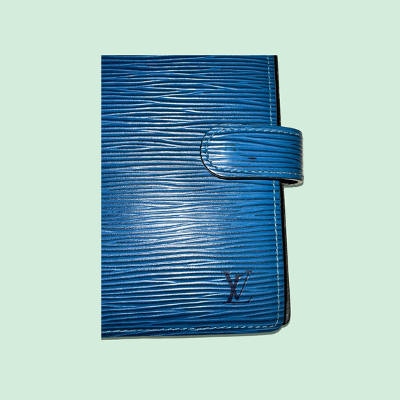 LOUIS VUITTON  Blue Epi leather Small  Ring Agenda Cover. - Picture 13 of 16